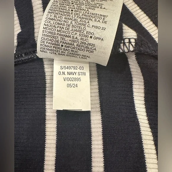 Old Navy Maternity Short-Sleeve Cinch-Front Top, Size Large. - Picture 4 of 5